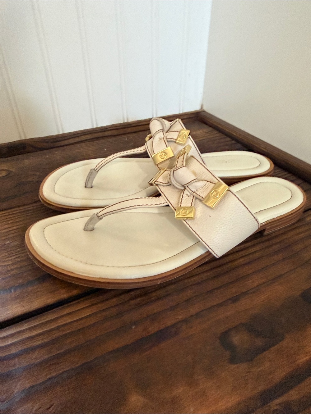Michael Kors Riipley Thong Sandals - Picture 3 of 6
